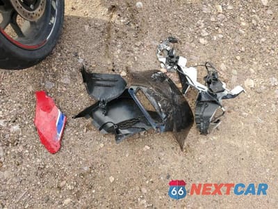 Zdjęcie 9 z 10 samochodu: 2024 HONDA CBR650 R VIN:MLHRH1551R5001441 - miniatura