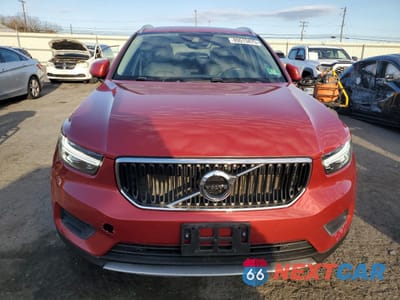 Piąte zdjęcie samochodu w środku: 2019 VOLVO XC40 T5 MOMENTUM VIN:YV4162UK0K2060472 - miniatura