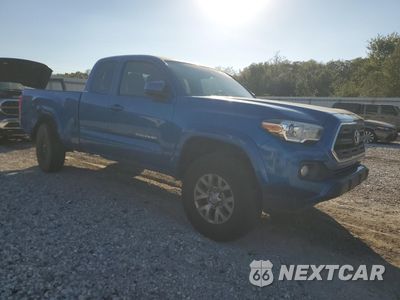 Czwarte zdjęcie samochodu z boku: 2017 TOYOTA TACOMA ACCESS CAB VIN:5TFSZ5AN1HX051094 - miniatura