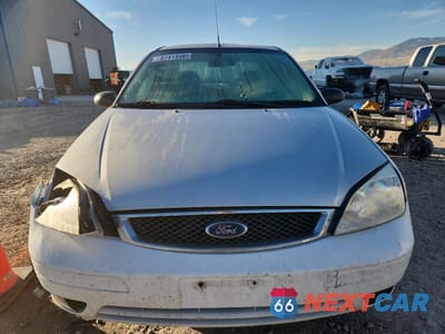 Piąte zdjęcie samochodu w środku: 2005 FORD FOCUS ZX4 VIN:1FAFP34N05W290649 - miniatura