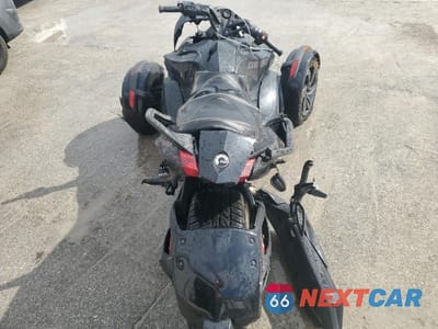 Zdjęcie 6 z 10 samochodu: 2016 CAN-AM SPYDER ROADSTER RS-S VIN:2BXNABC2XGV000090 - miniatura