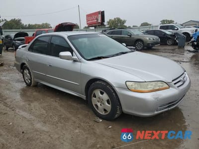 Czwarte zdjęcie samochodu z boku: 2001 HONDA ACCORD VIN:1HGCG16581A085569 - miniatura