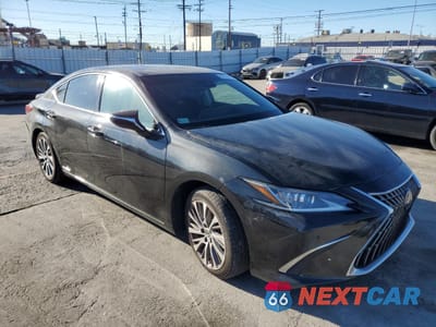 Czwarte zdjęcie samochodu z boku: 2022 LEXUS ES 300H BASE VIN:58ADA1C14NU021074 - miniatura