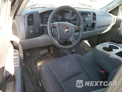 Zdjęcie 8 z 12 samochodu: 2011 CHEVROLET SILVERADO K1500 LS VIN:1GCRKREA1BZ102350 - miniatura