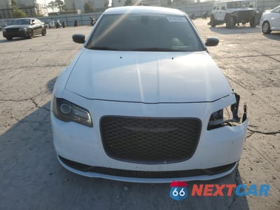 Piąte zdjęcie samochodu w środku: 2021 CHRYSLER 300 TOURING VIN:2C3CCAAG3MH580193 - miniatura