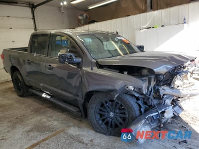 Czwarte zdjęcie samochodu z boku: 2019 NISSAN TITAN SV VIN:1N6AA1E50KN513764 - miniatura