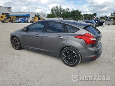 Trzecie zdjęcie samochodu z tyłu: 2014 FORD FOCUS SE VIN:1FADP3K26EL191500 - miniatura