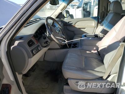 Zdjęcie 7 z 15 samochodu: 2013 CHEVROLET SUBURBAN K1500 LT VIN:1GNSKJE72DR308844 - miniatura