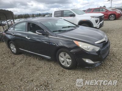 Czwarte zdjęcie samochodu z boku: 2013 HYUNDAI SONATA HYBRID VIN:KMHEC4A47DA065140 - miniatura