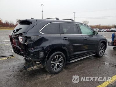 Trzecie zdjęcie samochodu z tyłu: 2017 TOYOTA HIGHLANDER LE VIN:5TDBZRFH0HS385553 - miniatura