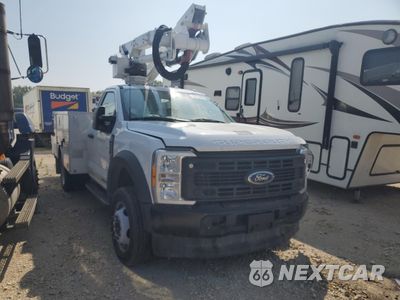 Czwarte zdjęcie samochodu z boku: 2023 FORD F550 SUPER DUTY VIN:1FDUF5HT7PDA08901 - miniatura