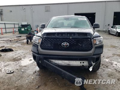 Piąte zdjęcie samochodu w środku: 2018 TOYOTA TUNDRA DOUBLE CAB SR VIN:5TFUM5F1XJX074974 - miniatura