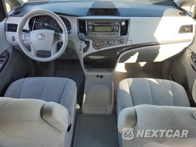 Zdjęcie 8 z 14 samochodu: 2014 TOYOTA SIENNA VIN:5TDZK3DC4ES498098 - miniatura