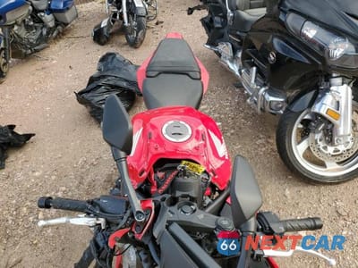 Piąte zdjęcie samochodu w środku: 2024 HONDA CBR650 R VIN:MLHRH1551R5001441 - miniatura