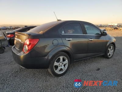 Trzecie zdjęcie samochodu z tyłu: 2015 CHEVROLET SONIC LTZ VIN:1G1JE5SBXF4118102 - miniatura