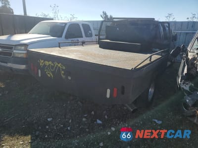 Trzecie zdjęcie samochodu z tyłu: 2005 FORD F350 SUPER DUTY VIN:1FTWW33P15EC41661 - miniatura