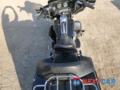 Zdjęcie 6 z 9 samochodu: 2012 HARLEY-DAVIDSON FLHTK ELECTRA GLIDE ULTRA LIMITED VIN:1HD1KEM15CB677759 - miniatura