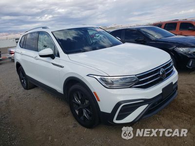 Czwarte zdjęcie samochodu z boku: 2022 VOLKSWAGEN TIGUAN SE VIN:3VV3B7AXXNM034108 - miniatura