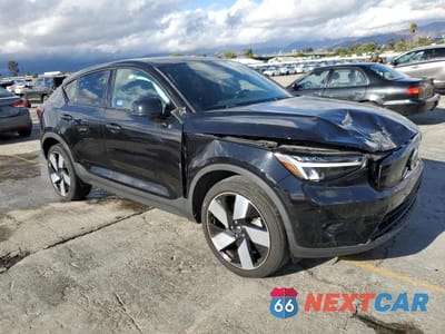 Czwarte zdjęcie samochodu z boku: 2023 VOLVO C40 RECHARGE PLUS VIN:YV4ED3GL9P2050709 - miniatura