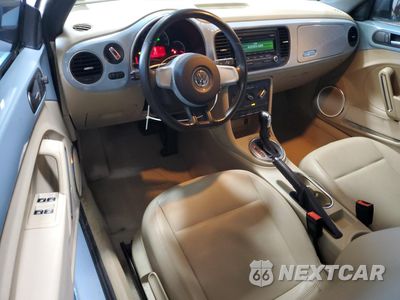 Zdjęcie 8 z 14 samochodu: 2013 VOLKSWAGEN BEETLE VIN:3VW5P7ATXDM827510 - miniatura