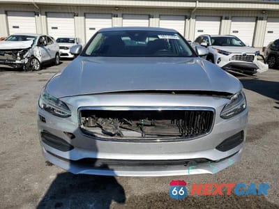Piąte zdjęcie samochodu w środku: 2018 VOLVO S90 T5 MOMENTUM VIN:LVY982AK8JP007940 - miniatura