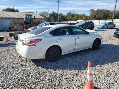 Trzecie zdjęcie samochodu z tyłu: 2015 NISSAN ALTIMA 2.5 VIN:1N4AL3APXFC201863 - miniatura
