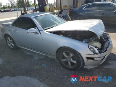Czwarte zdjęcie samochodu z boku: 2003 MERCEDES-BENZ SLK 320 VIN:WDBKK65F33F286140 - miniatura