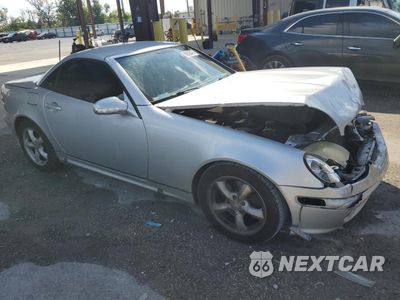 Czwarte zdjęcie samochodu z boku: 2003 MERCEDES-BENZ SLK 320 VIN:WDBKK65F33F286140 - miniatura