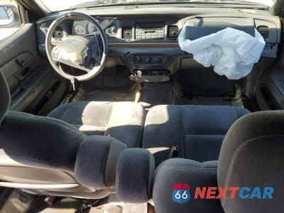 Zdjęcie 8 z 14 samochodu: 2004 FORD CROWN VICTORIA VIN:2FAFP73W24X136884 - miniatura