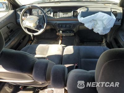 Zdjęcie 8 z 14 samochodu: 2004 FORD CROWN VICTORIA VIN:2FAFP73W24X136884 - miniatura