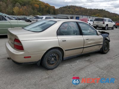 Trzecie zdjęcie samochodu z tyłu: 1995 HONDA ACCORD LX VIN:1HGCD5535SA102488 - miniatura