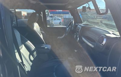 Piąte zdjęcie samochodu w środku: 2015 JEEP WRANGLER UNLIMITED SAHARA VIN:1C4BJWEG7FL764711 - miniatura
