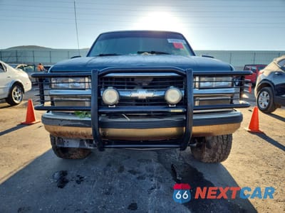 Piąte zdjęcie samochodu w środku: 1999 CHEVROLET TAHOE K1500 VIN:1GNEK13R3XJ513285 - miniatura