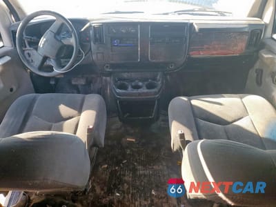 Zdjęcie 8 z 13 samochodu: 2003 GMC SAVANA G2500 VIN:1GTFG25T031113904 - miniatura