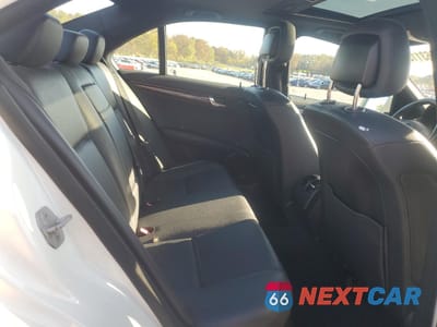 Zdjęcie 10 z 12 samochodu: 2010 MERCEDES-BENZ C 300 4MATIC VIN:WDDGF8BB2AR099823 - miniatura