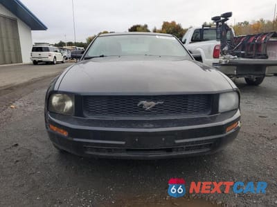 Piąte zdjęcie samochodu w środku: 2006 FORD MUSTANG VIN:1ZVFT80N165207047 - miniatura