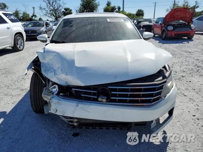 Piąte zdjęcie samochodu w środku: 2016 VOLKSWAGEN PASSAT SE VIN:1VWBT7A30GC027500 - miniatura