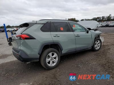 Trzecie zdjęcie samochodu z tyłu: 2021 TOYOTA RAV4 XLE VIN:2T3W1RFV2MW161188 - miniatura