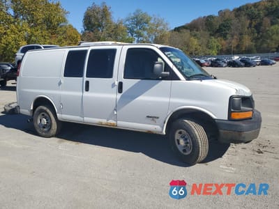 Czwarte zdjęcie samochodu z boku: 2005 CHEVROLET EXPRESS G3500 VIN:1GCHG35V651128927 - miniatura