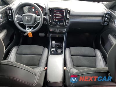 Zdjęcie 8 z 12 samochodu: 2022 VOLVO XC40 T5 R-DESIGN VIN:YV4162UMXN2714870 - miniatura