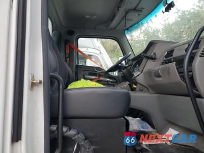 Piąte zdjęcie samochodu w środku: 2017 KENWORTH T680 SEMI TRUCK VIN:1XKYAP8X5HJ171721 - miniatura