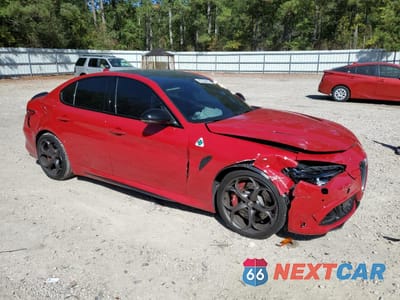 Czwarte zdjęcie samochodu z boku: 2022 ALFA ROMEO GIULIA QUADRIFOGLIO VIN:ZARFAMEV2N7662914 - miniatura