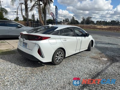 Czwarte zdjęcie samochodu z boku: 2021 TOYOTA PRIUS PRIME LE VIN:JTDKAMFP9M3193058 - miniatura