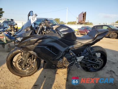 Trzecie zdjęcie samochodu z tyłu: 2025 KAWASAKI EX650 R VIN:ML5EXER17SDAF8668 - miniatura