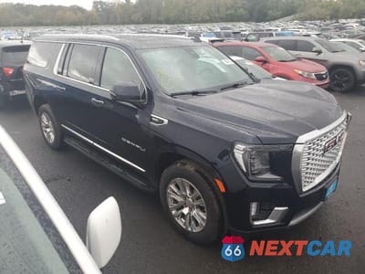 Czwarte zdjęcie samochodu z boku: 2021 GMC YUKON XL DENALI VIN:1GKS2JKL2MR253391 - miniatura