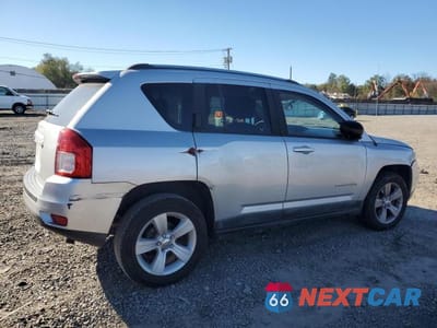 Trzecie zdjęcie samochodu z tyłu: 2011 JEEP COMPASS SPORT VIN:1J4NF1FB5BD235146 - miniatura