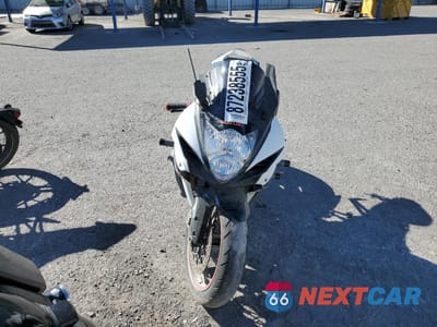 Drugie zdjęcie samochodu z przodu: 2011 SUZUKI GSX-R600 VIN:JS1GN7FAXB2103355 - miniatura