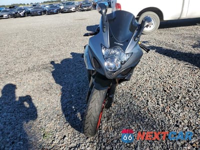 Drugie zdjęcie samochodu z przodu: 2006 SUZUKI GSX-R1000 VIN:JS1GT76AX62102752 - miniatura