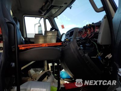 Zdjęcie 6 z 10 samochodu: 2018 INTERNATIONAL 7500 FUEL TRUCK VIN:3HAWNTAT1JL474061 - miniatura