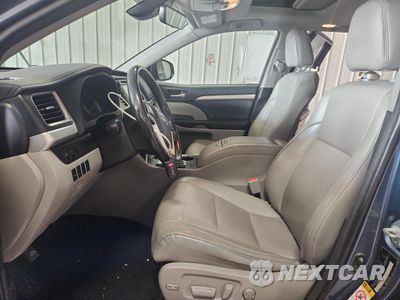 Zdjęcie 7 z 16 samochodu: 2017 TOYOTA HIGHLANDER SE VIN:5TDJZRFH6HS522247 - miniatura